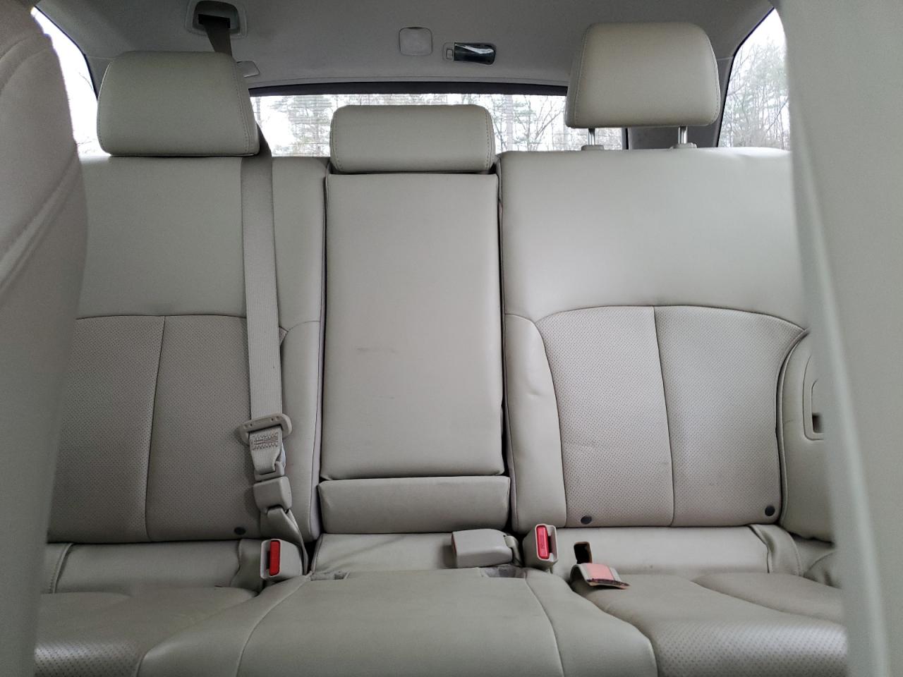 Subaru Outback 2.5i Limited Image 11