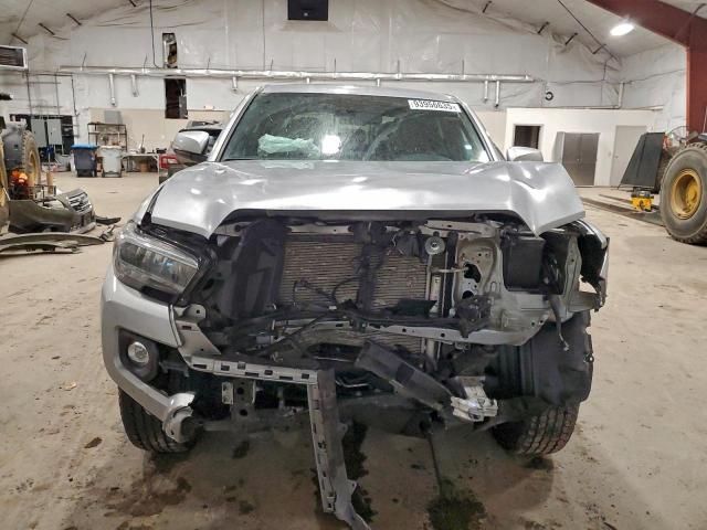 Toyota Tacoma Double Cab Image 4