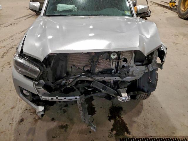 Toyota Tacoma Double Cab Image 11