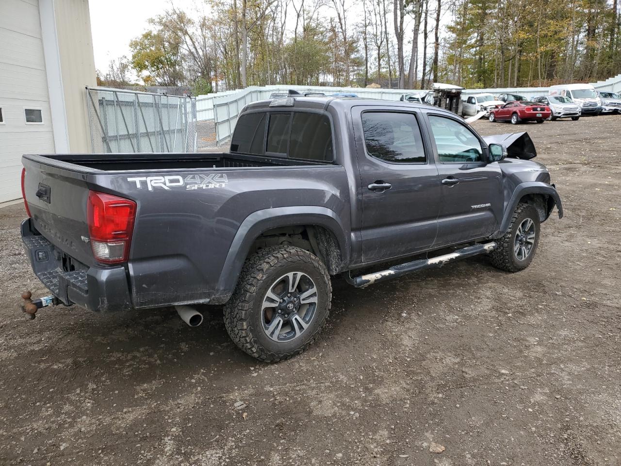 Toyota Tacoma Double Cab Image 3