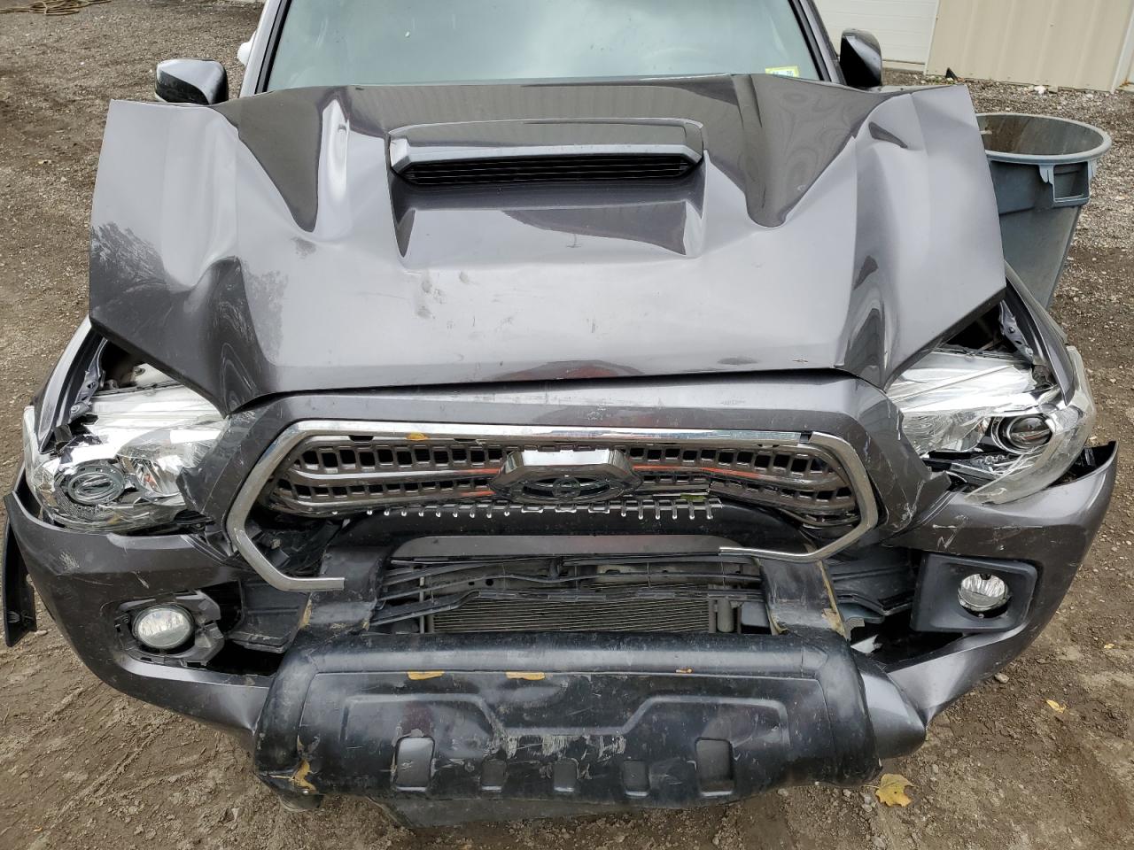 Toyota Tacoma Double Cab Image 12