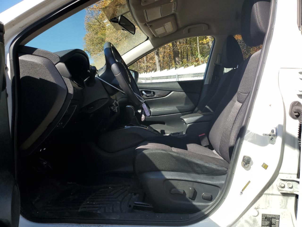 Nissan Rogue S Image 6