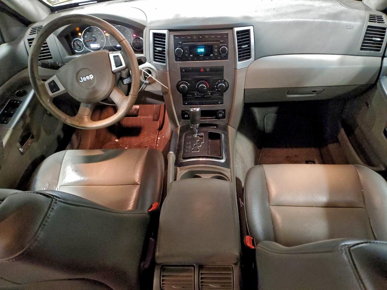 Jeep Grand Cherokee Laredo Image 6