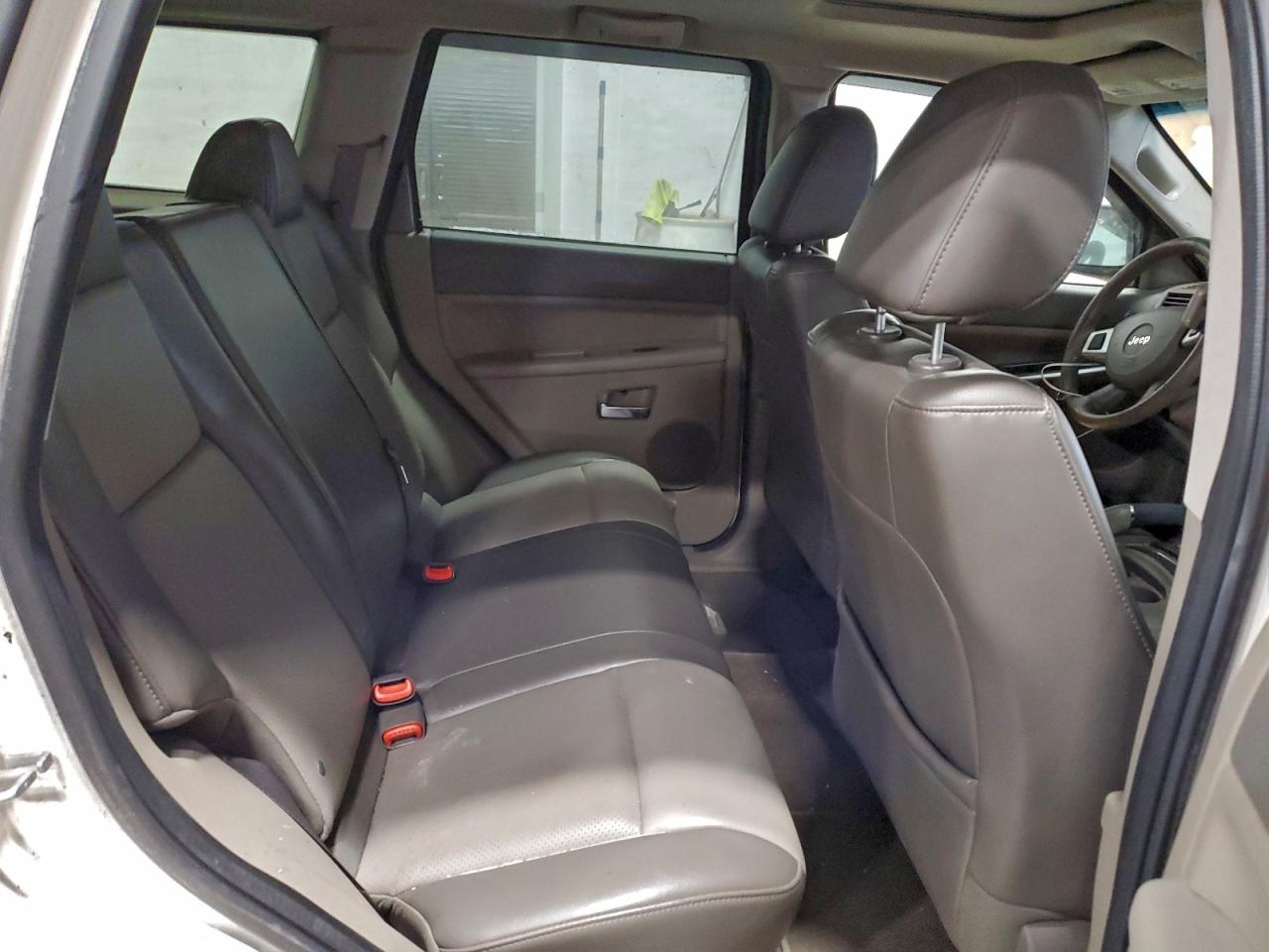 Jeep Grand Cherokee Laredo Image 9