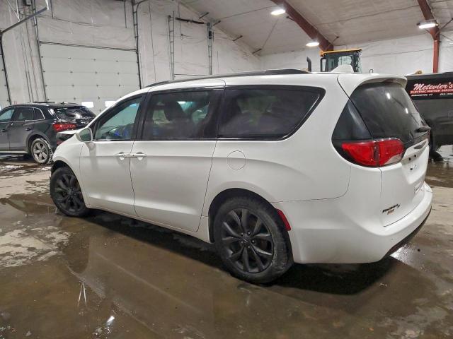 Chrysler Pacifica Touring L Image 3