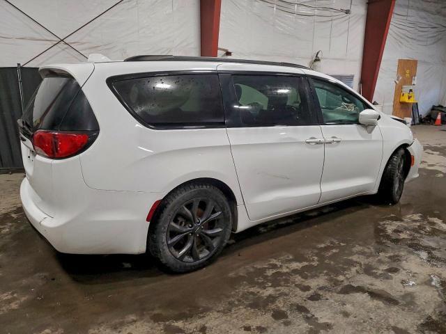 Chrysler Pacifica Touring L Image 2