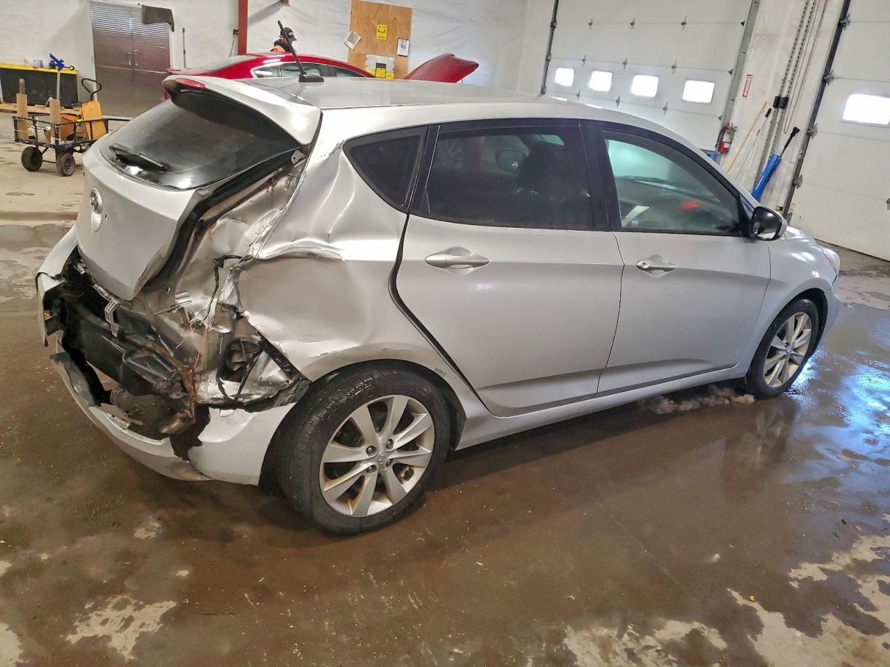 Hyundai ACCENT Gls Image 12