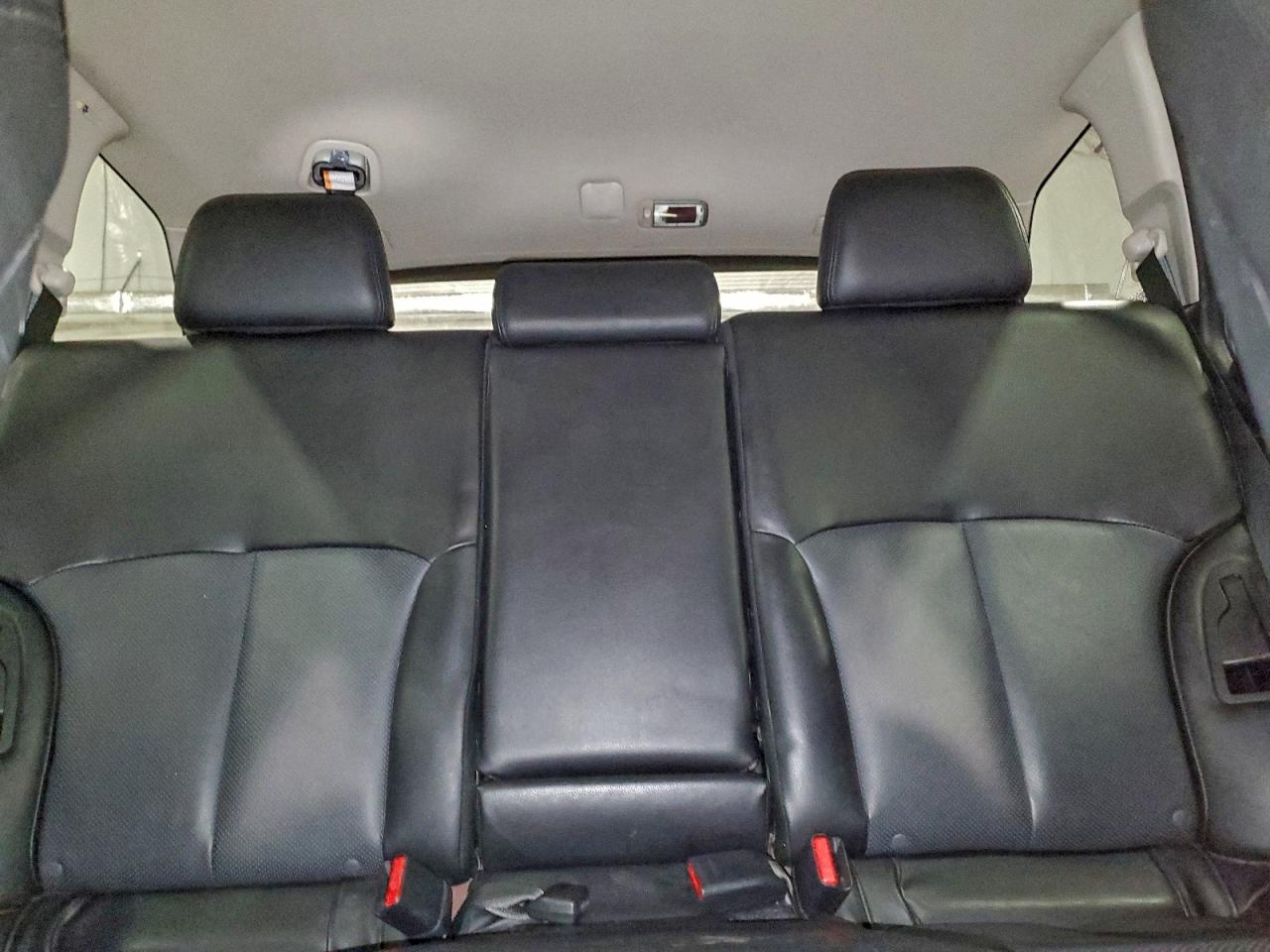 Subaru Outback 2.5i Limited Image 10