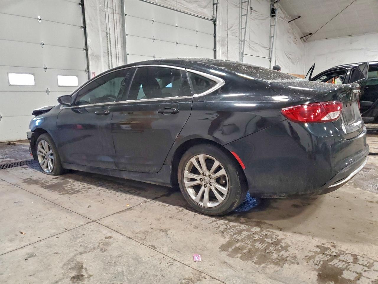 Chrysler 200 Limited Image 13