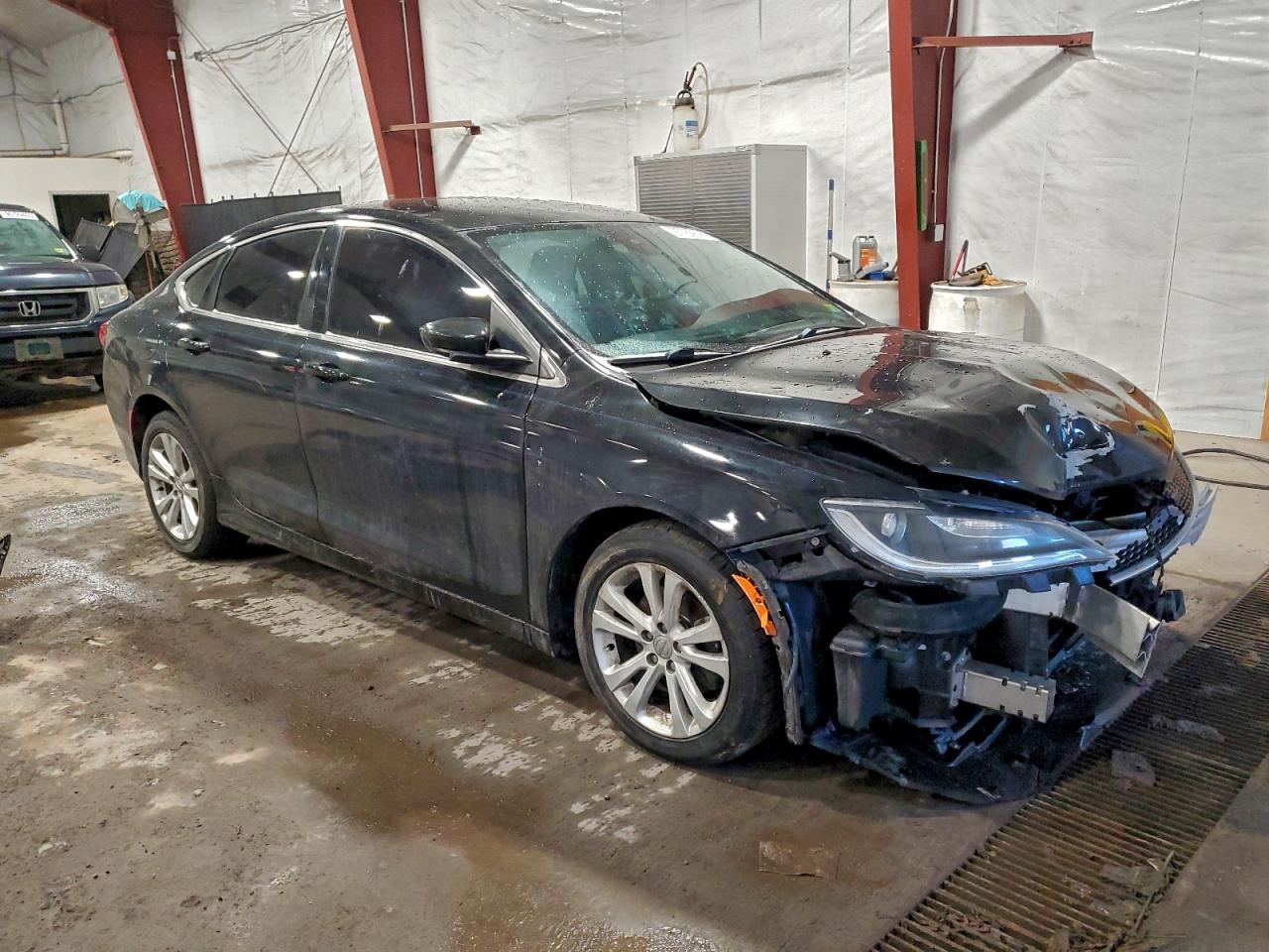 Chrysler 200 Limited Image 2