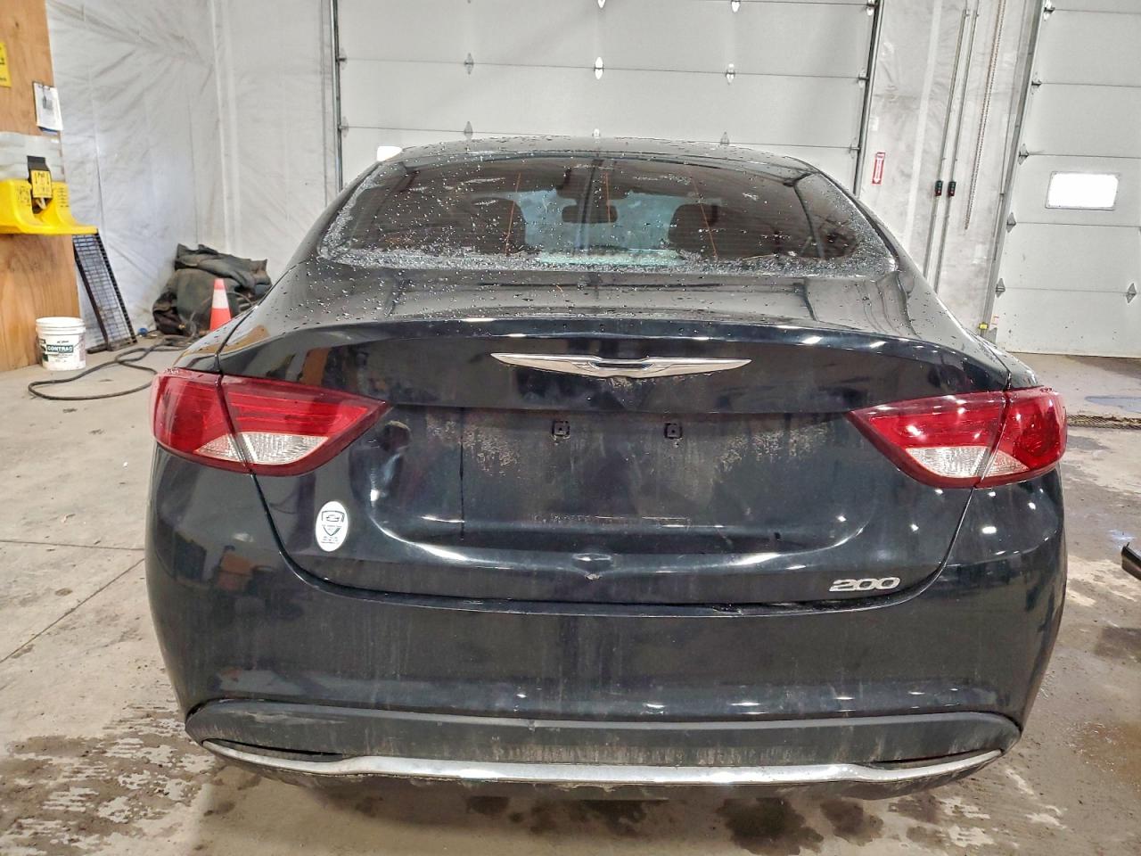 Chrysler 200 Limited Image 11