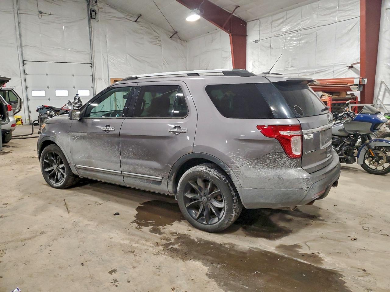 Ford Explorer Limited Image 13