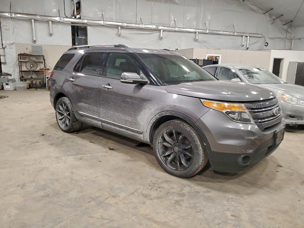 Ford Explorer Limited Image 3