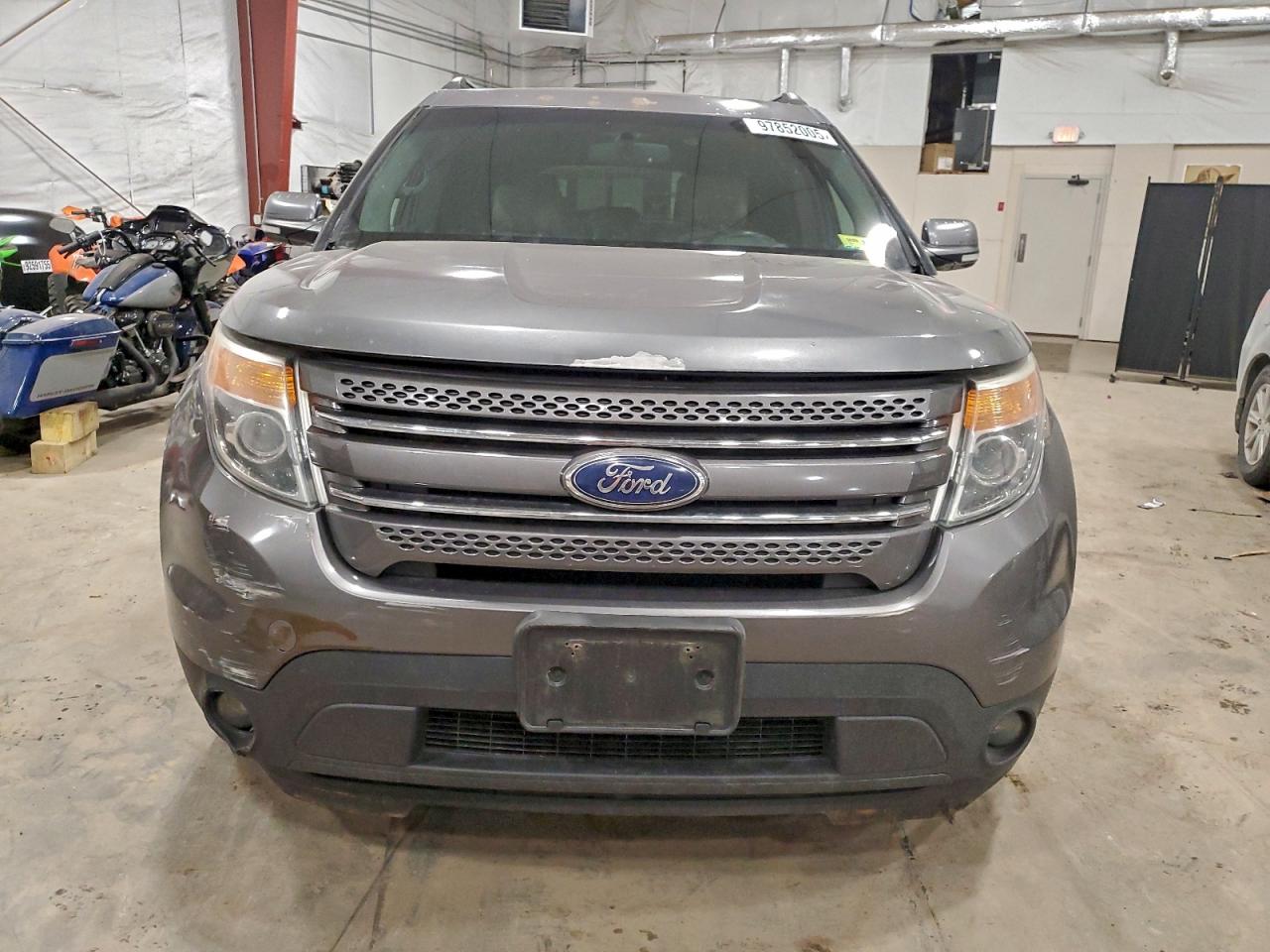 Ford Explorer Limited Image 7