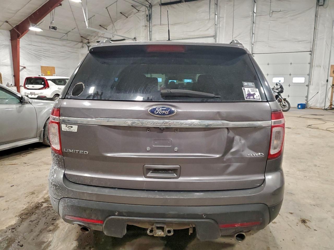 Ford Explorer Limited Image 4
