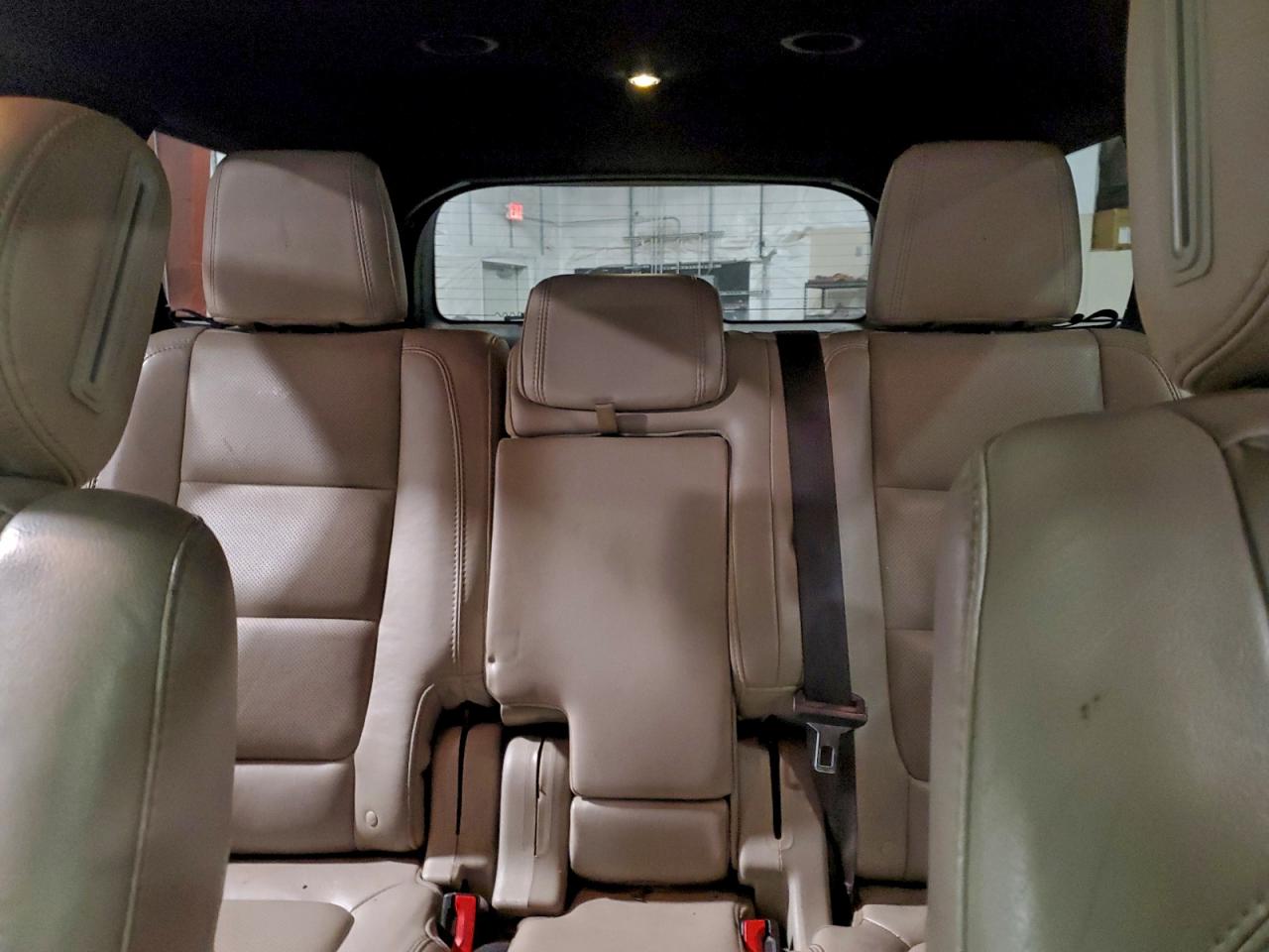 Ford Explorer Limited Image 8