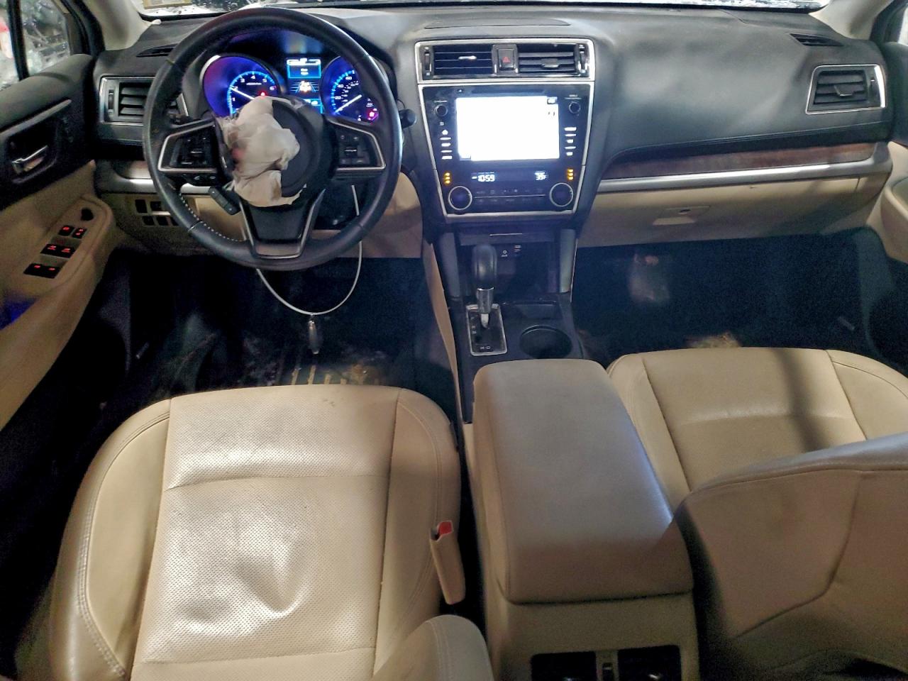 Subaru Outback 2.5i Limited Image 10