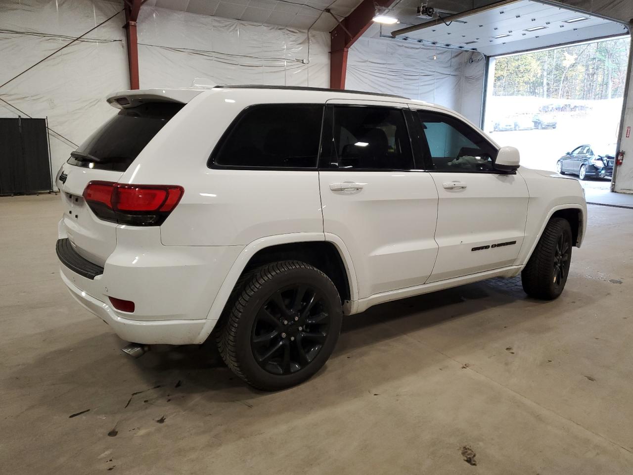 Jeep Grand Cherokee Laredo Image 14