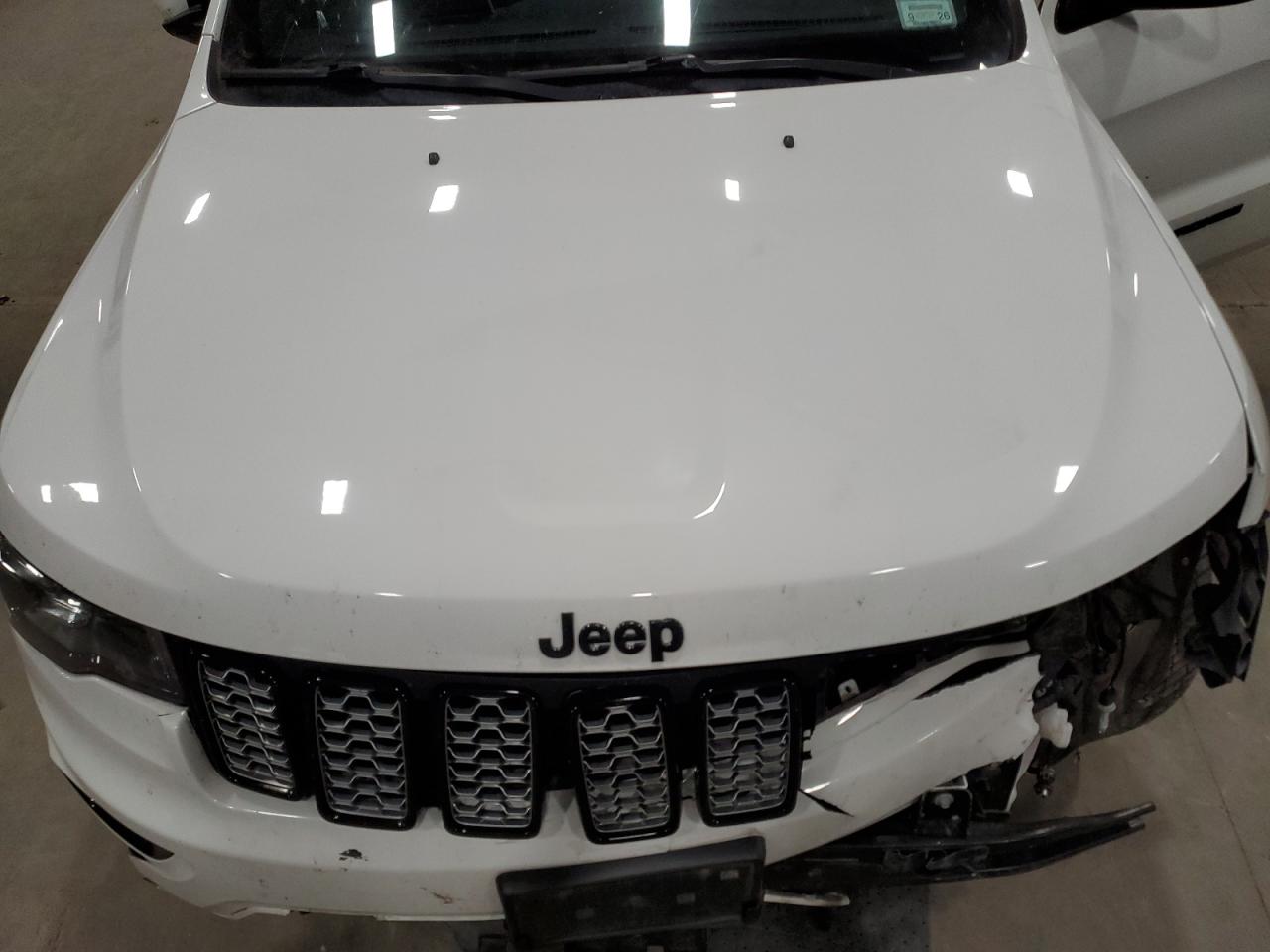 Jeep Grand Cherokee Laredo Image 12