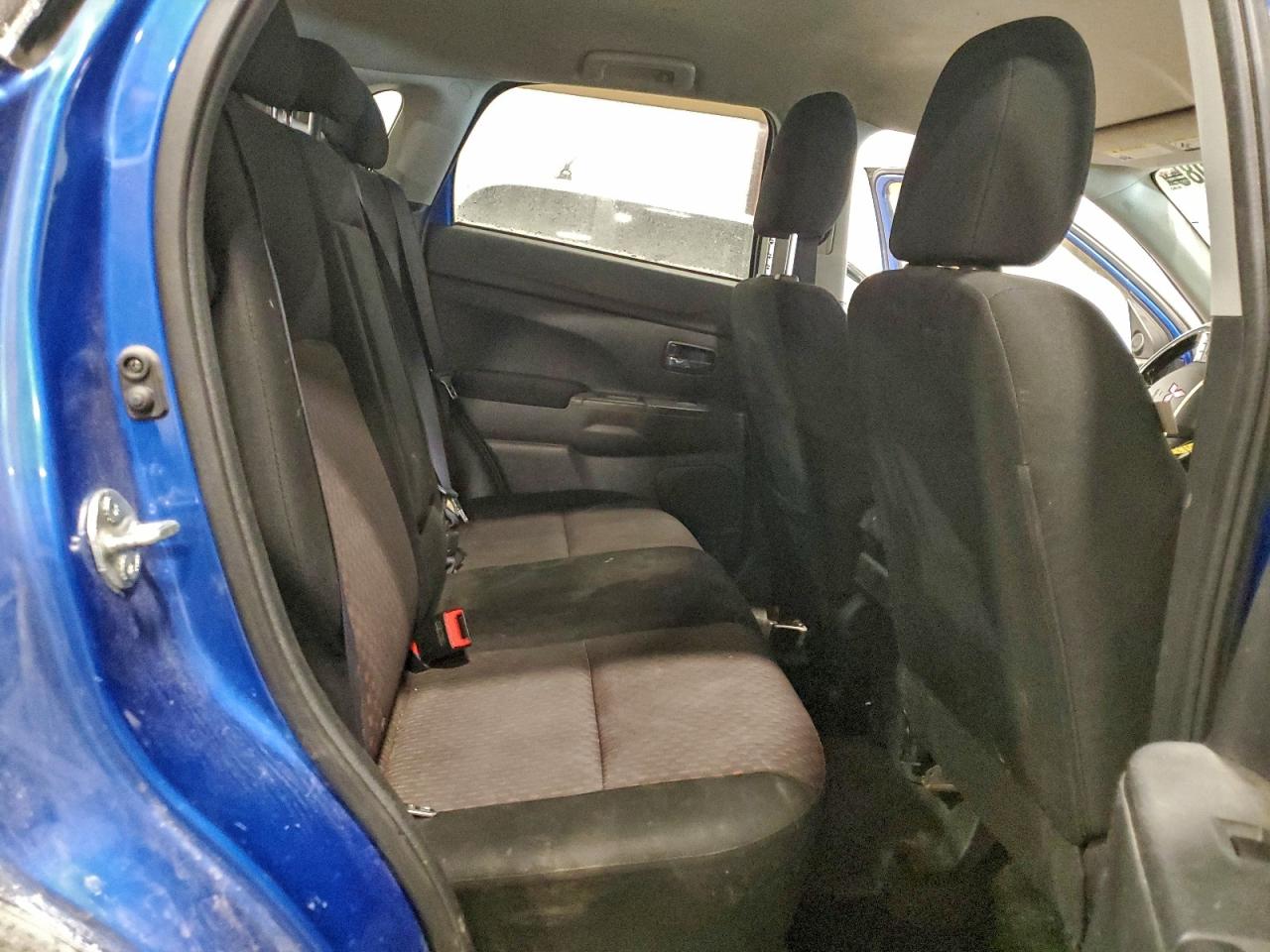 Mitsubishi Outlander Es Image 2