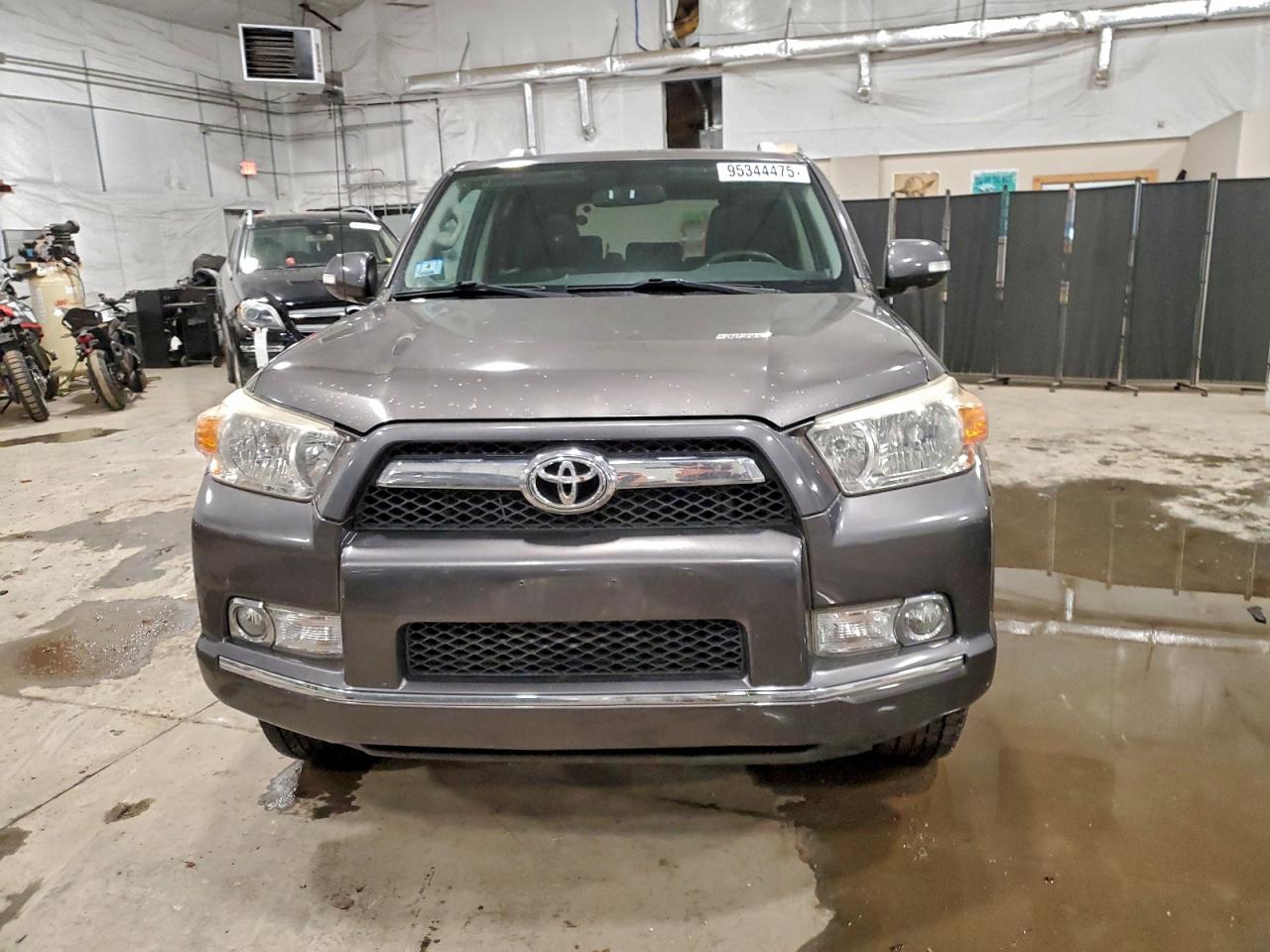 Toyota 4Runner Sr5 Image 6