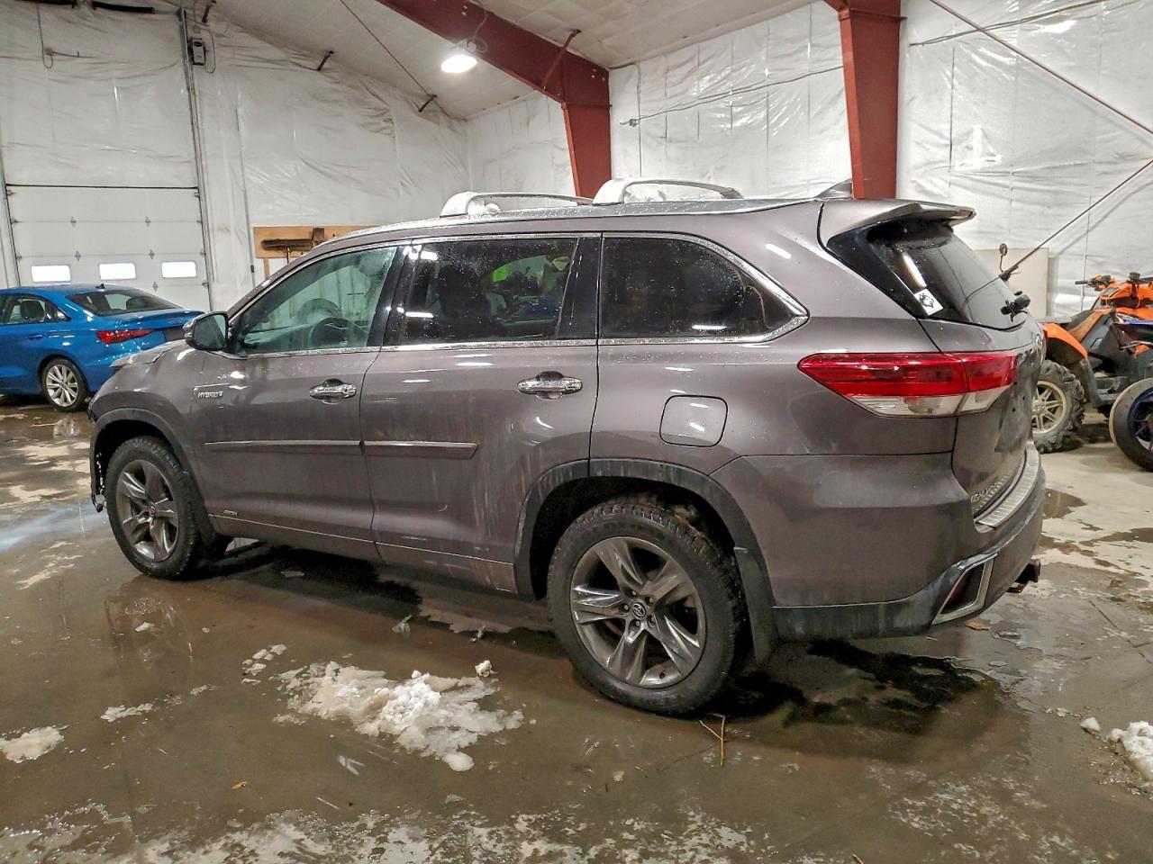 Toyota Highlander Hybrid Limited Image 2