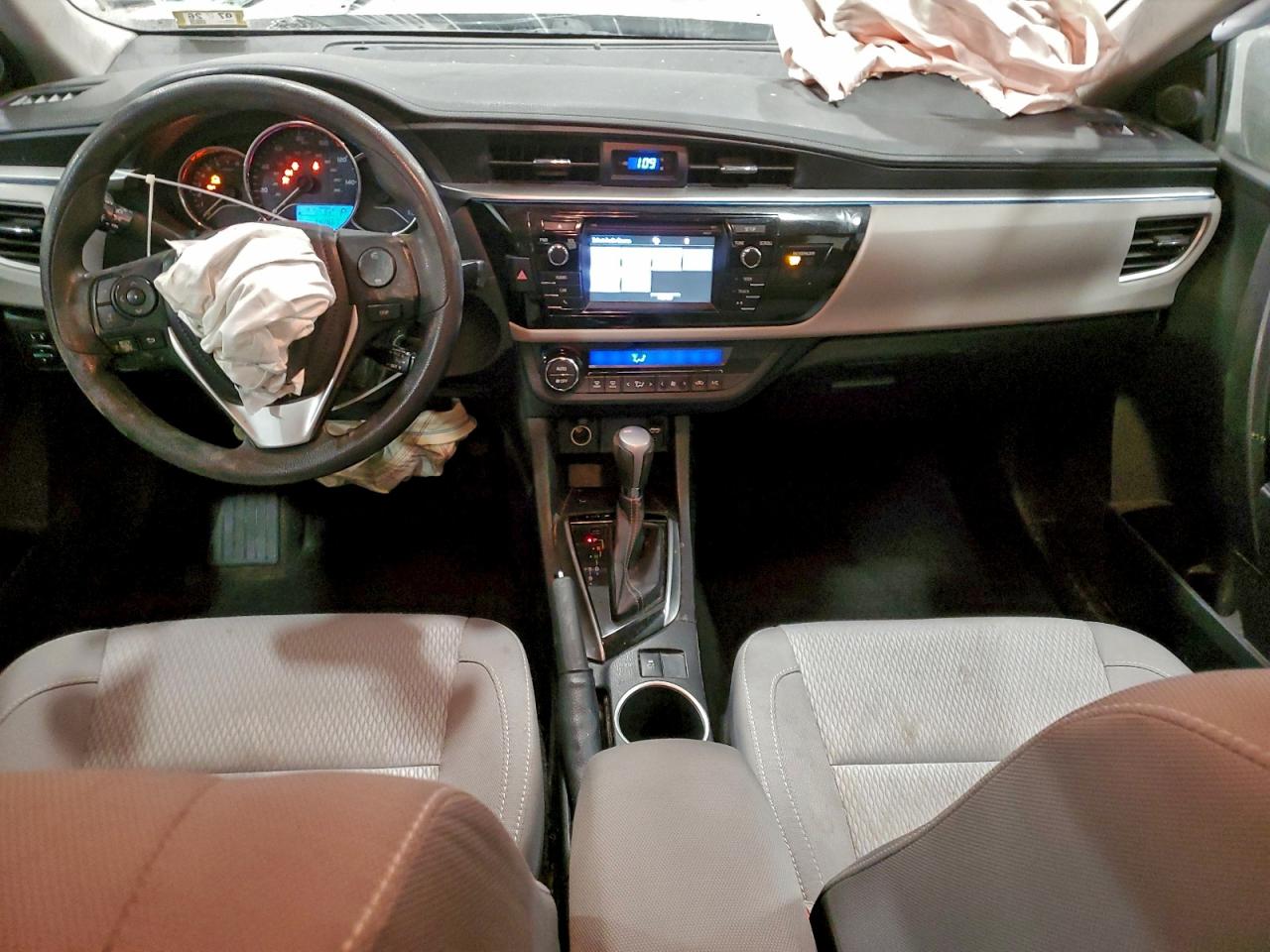 Toyota Corolla L Image 10