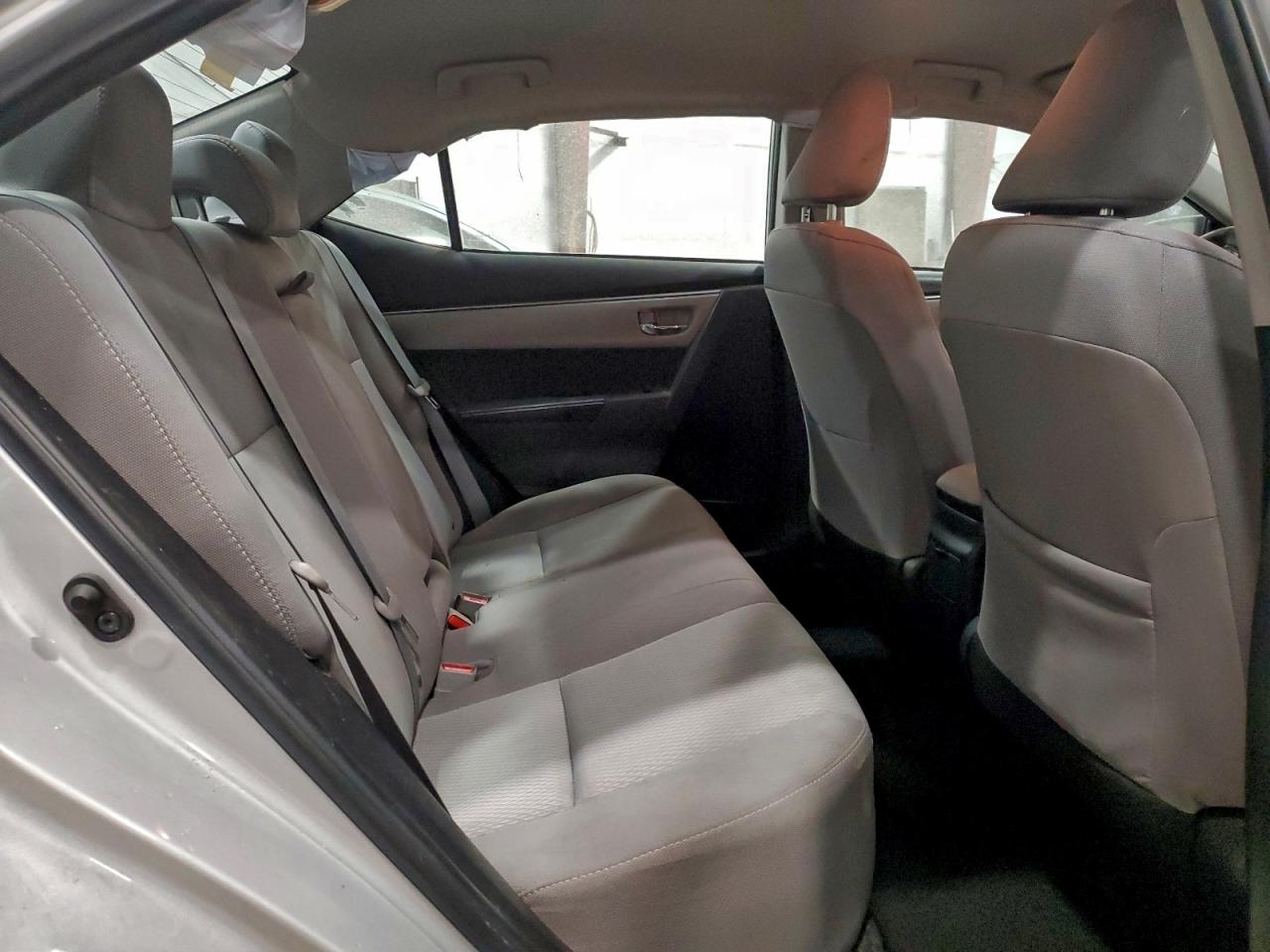 Toyota Corolla L Image 5