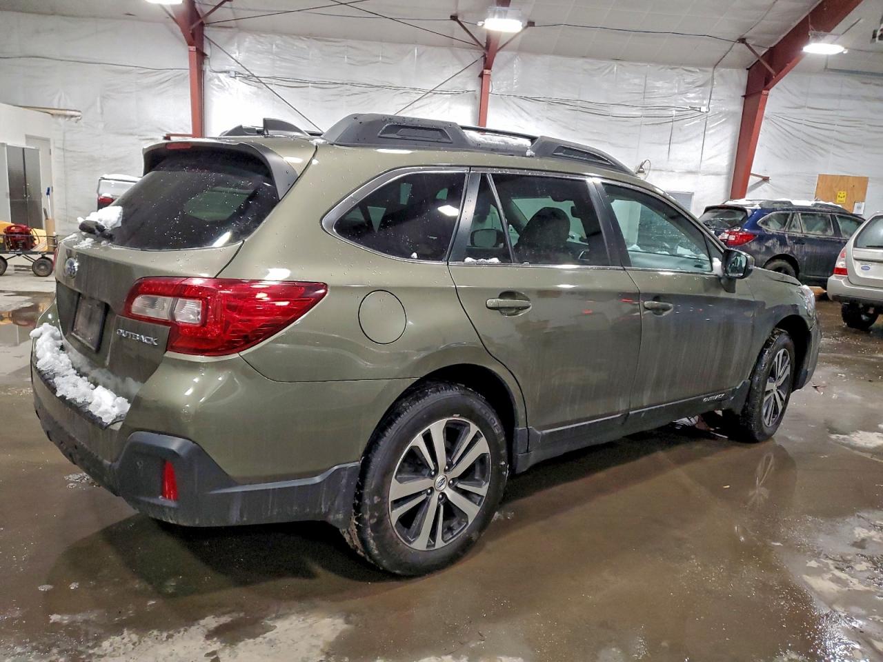 Subaru Outback 2.5i Limited Image 13