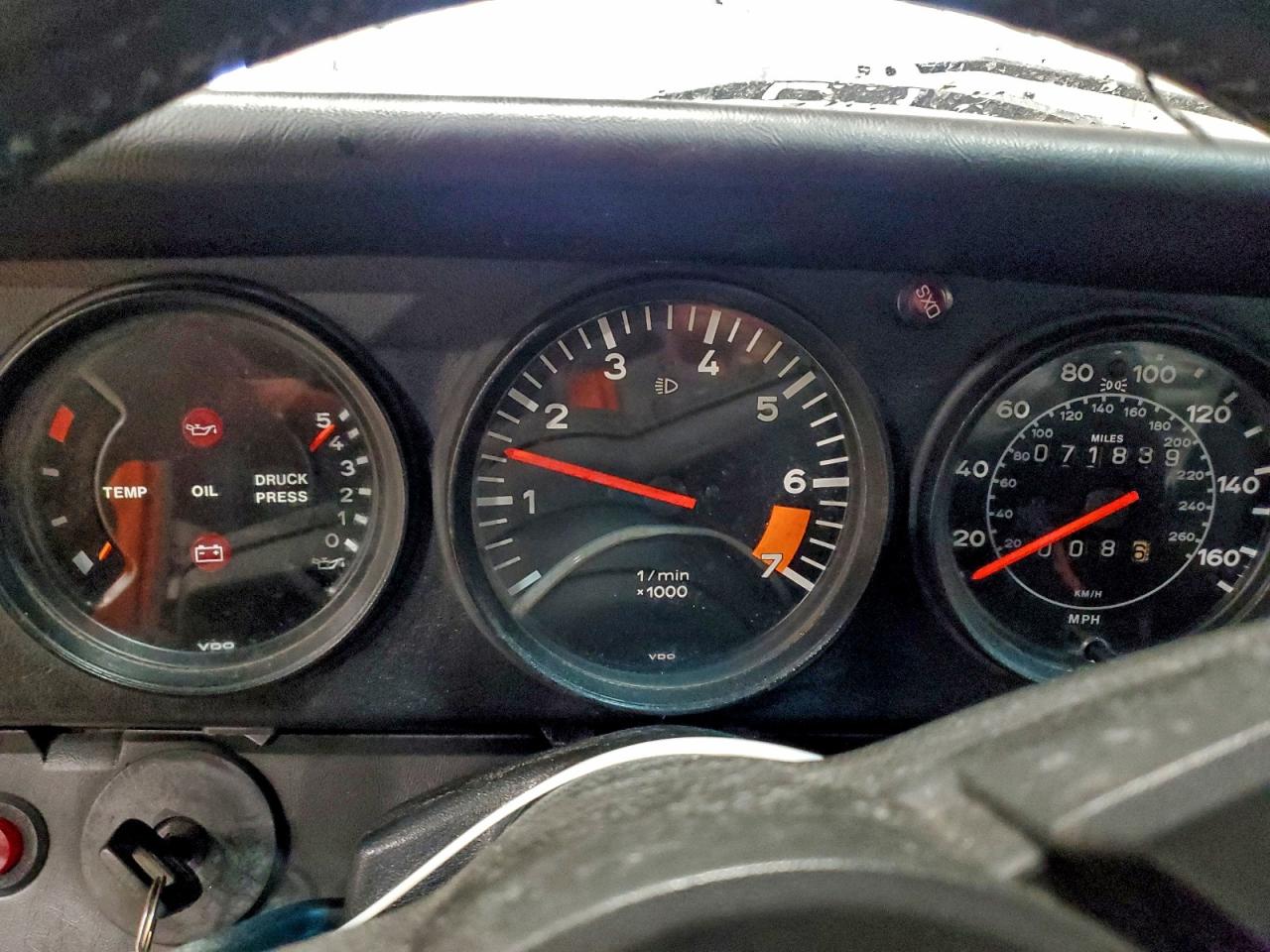 Porsche 911 Image 12